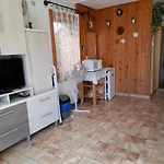 Harmonia Vendeghaz 100 Meterre Az Igali Gyogyfuerdotol * إيغال
