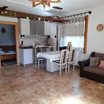 Harmonia Vendeghaz 100 Meterre Az Igali Gyogyfuerdotol *