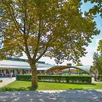 Harmonia Vendeghaz 100 Meterre Az Igali Gyogyfuerdotol *