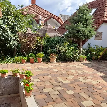 Harmonia Vendeghaz 100 Meterre Az Igali Gyogyfuerdotol شقة إيغال