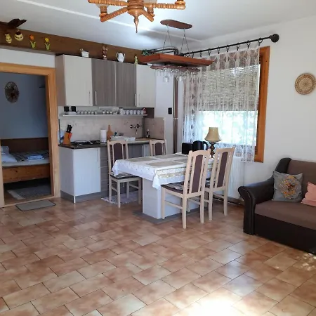 Harmonia Vendeghaz 100 Meterre Az Igali Gyogyfuerdotol *