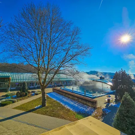 شقة Harmonia Vendeghaz 100 Meterre Az Igali Gyogyfuerdotol إيغال