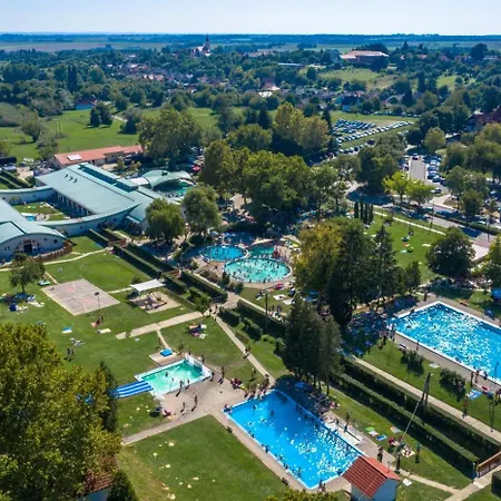 Harmonia Vendeghaz 100 Meterre Az Igali Gyogyfuerdotol شقة