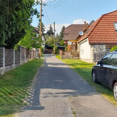 Harmonia Vendeghaz 100 Meterre Az Igali Gyogyfuerdotol *