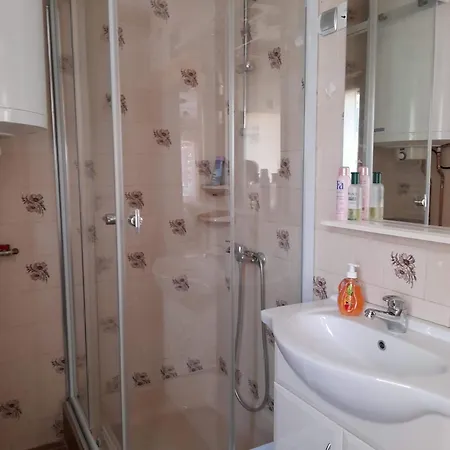 Harmonia Vendeghaz 100 Meterre Az Igali Gyogyfuerdotol * إيغال