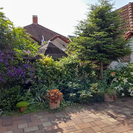 Harmonia Vendeghaz 100 Meterre Az Igali Gyogyfuerdotol *