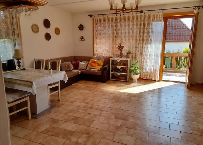Harmonia Vendeghaz 100 Meterre Az Igali Gyogyfuerdotol Daire Igal